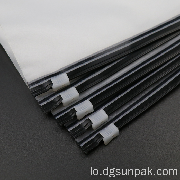 ຖົງທີ່ໃຊ້ແລ້ວທີ່ໃຊ້ໃນການຂົນສົ່ງເຄື່ອງນຸ່ງຫົ່ມທີ່ມີຂົນສົ່ງ